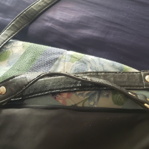 Olivia & Joy Crossbody Bag - Picture 7 of 12